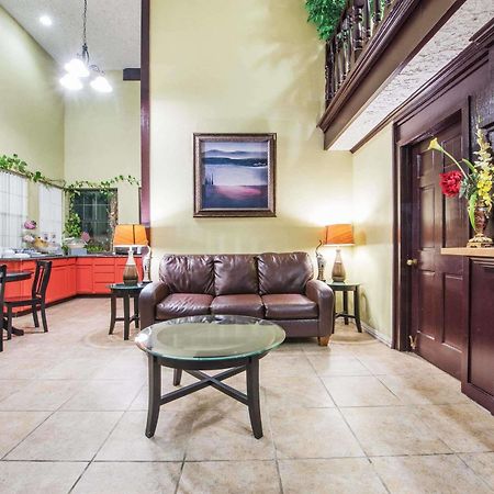 Howard Johnson By Wyndham San Marcos Ngoại thất bức ảnh