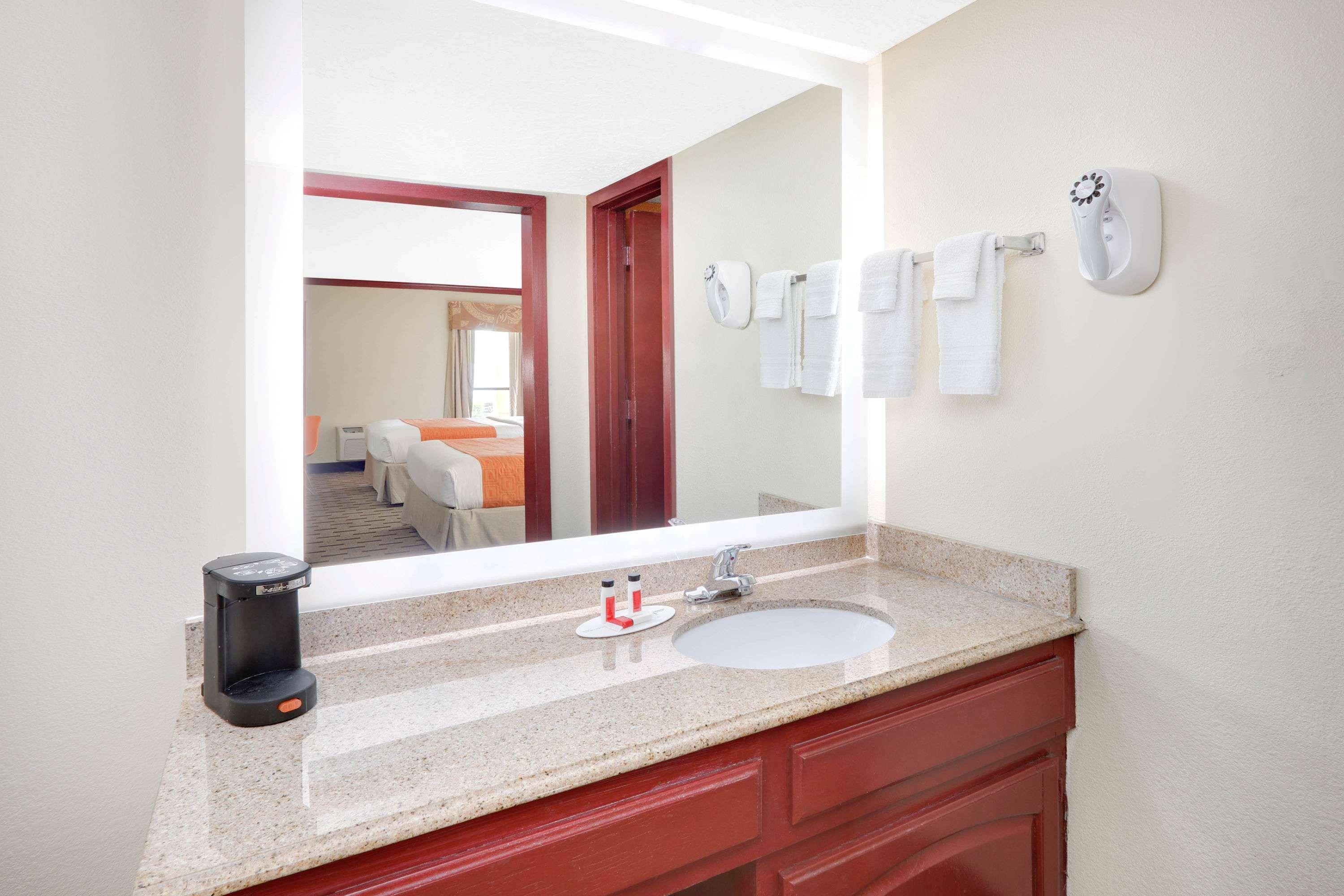 Howard Johnson By Wyndham San Marcos Ngoại thất bức ảnh