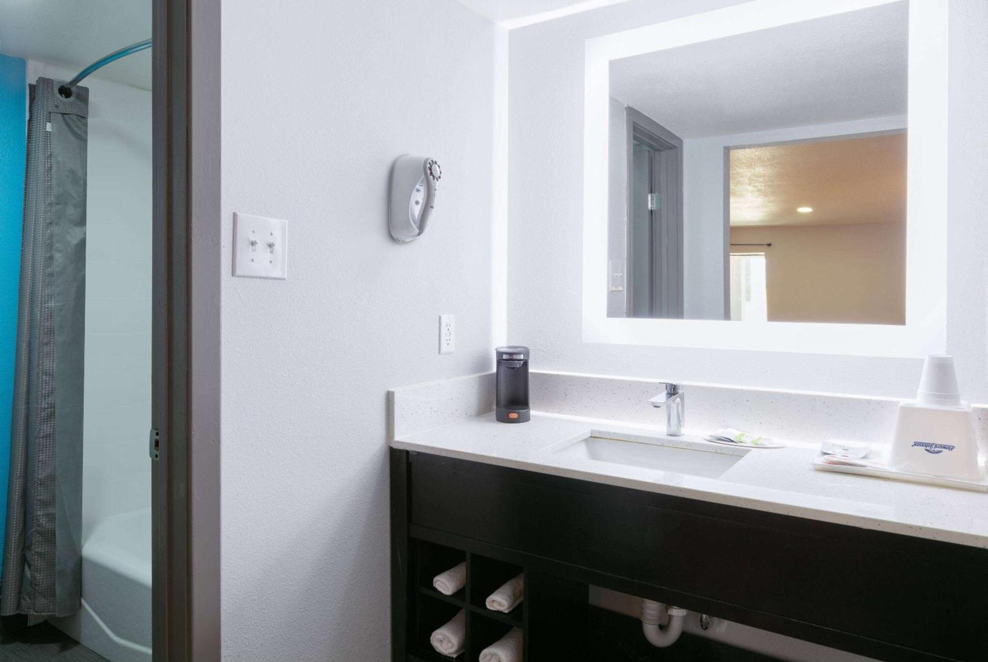 Howard Johnson By Wyndham San Marcos Ngoại thất bức ảnh