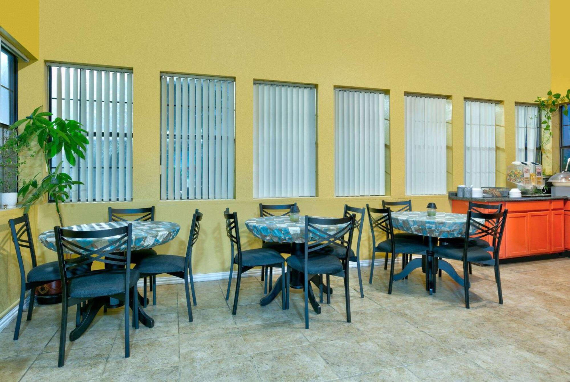Howard Johnson By Wyndham San Marcos Ngoại thất bức ảnh