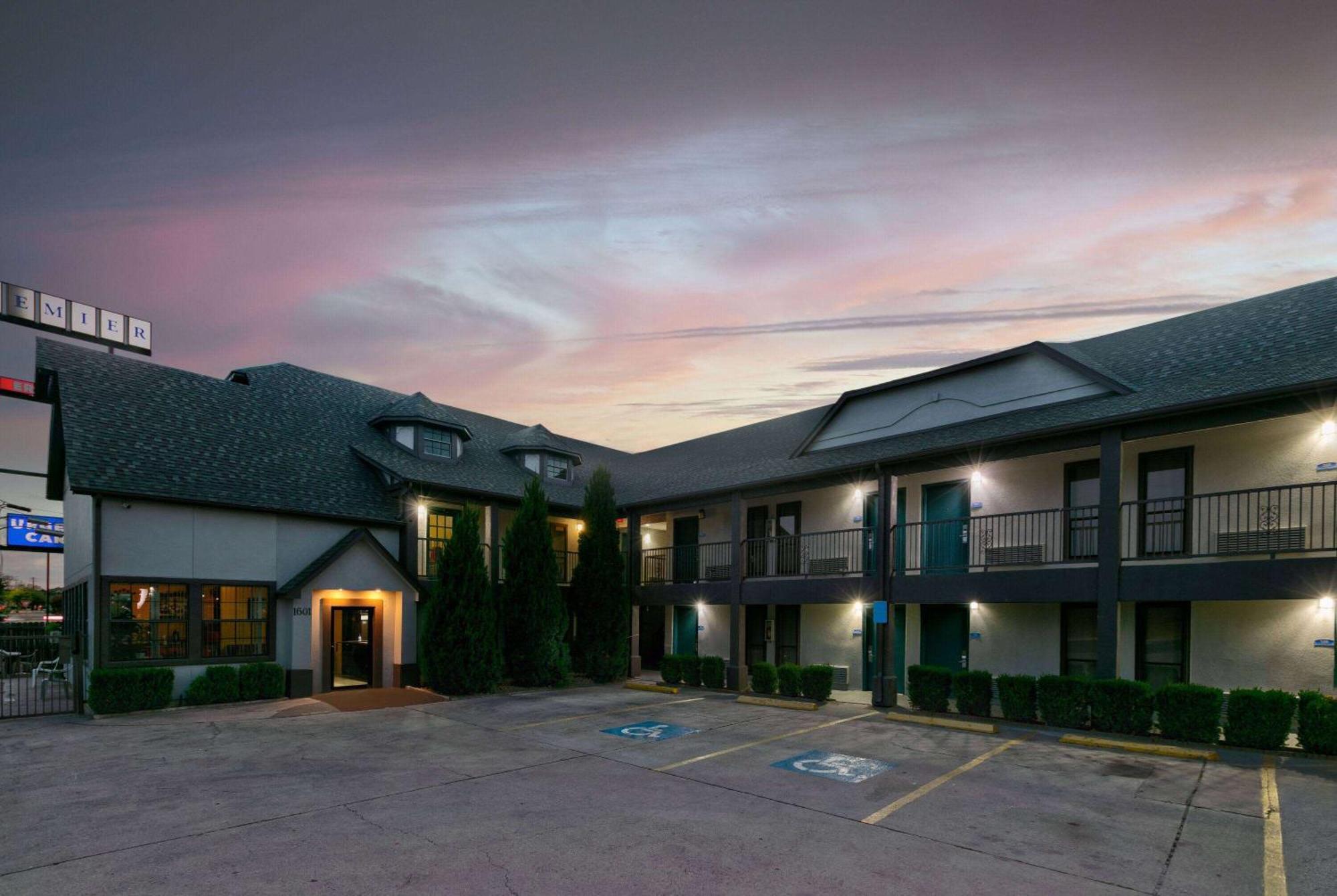 Howard Johnson By Wyndham San Marcos Ngoại thất bức ảnh