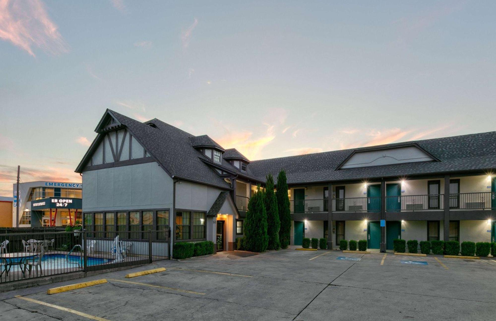 Howard Johnson By Wyndham San Marcos Ngoại thất bức ảnh