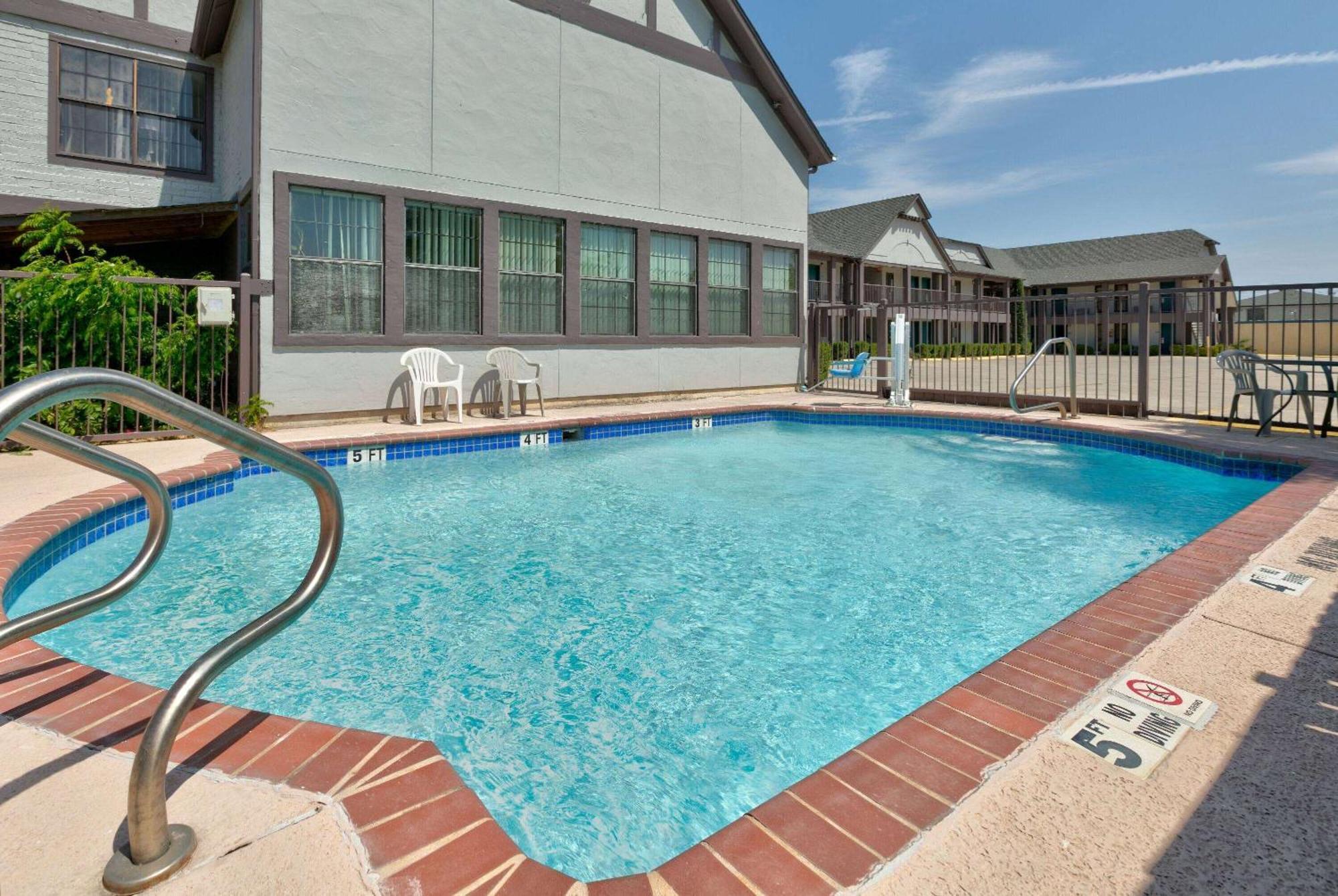 Howard Johnson By Wyndham San Marcos Ngoại thất bức ảnh
